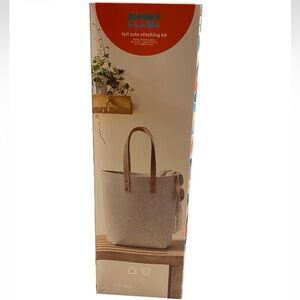 Mondo Llama Felt Tote Bag Stitching Kit NEW